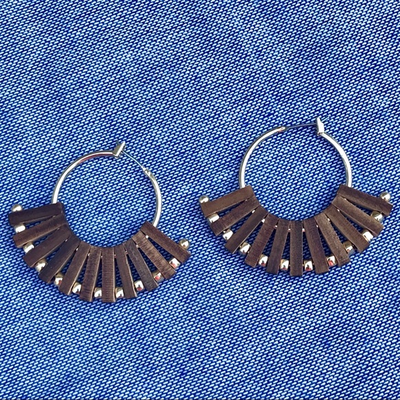 β¨HPx2β¨ Wood & Gold-Tone Hoop Earrings - Picture 3 of 5